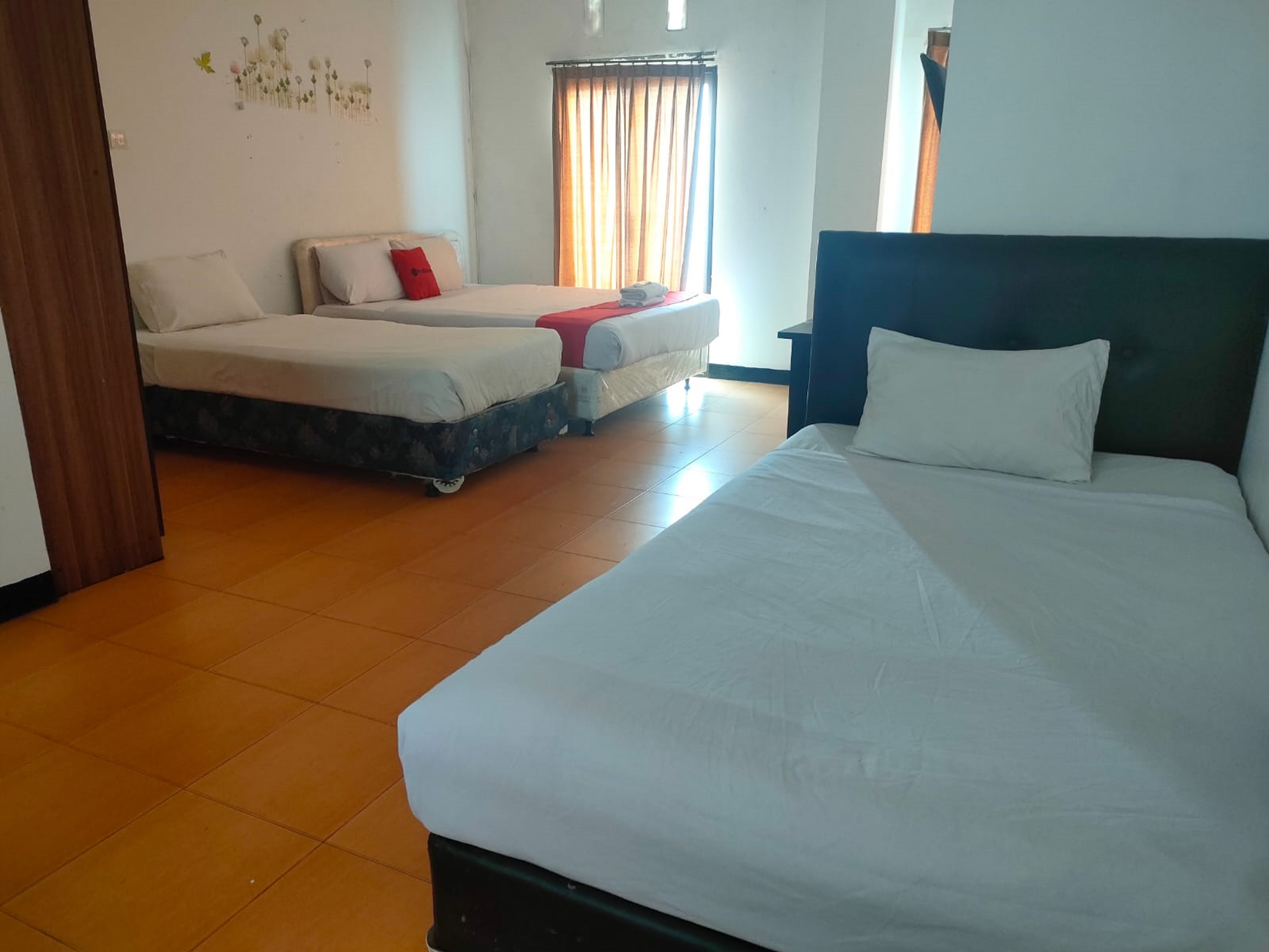 Cozzy Residence Cipedes Bandung Family Room